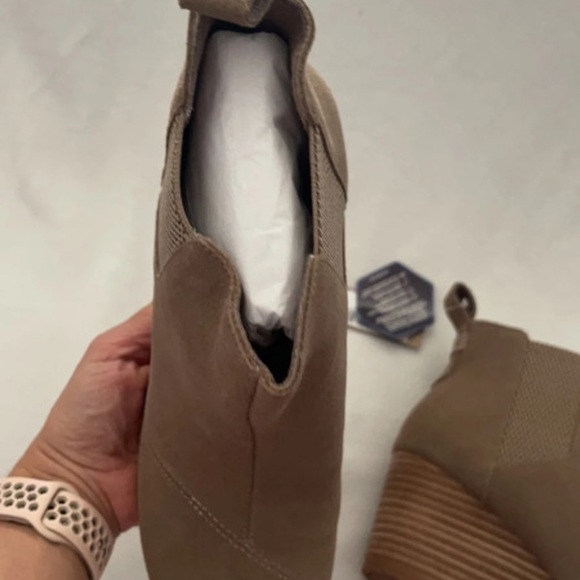 TOMS Kayley Taupe Grey Suede Boot - Picture 13 of 16